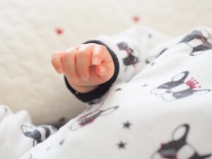 0歳児の指先遊び！手作りおもちゃで赤ちゃんのできることがふえる？