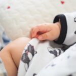 新生児は夜行性になぜなる？原因と改善策を解説